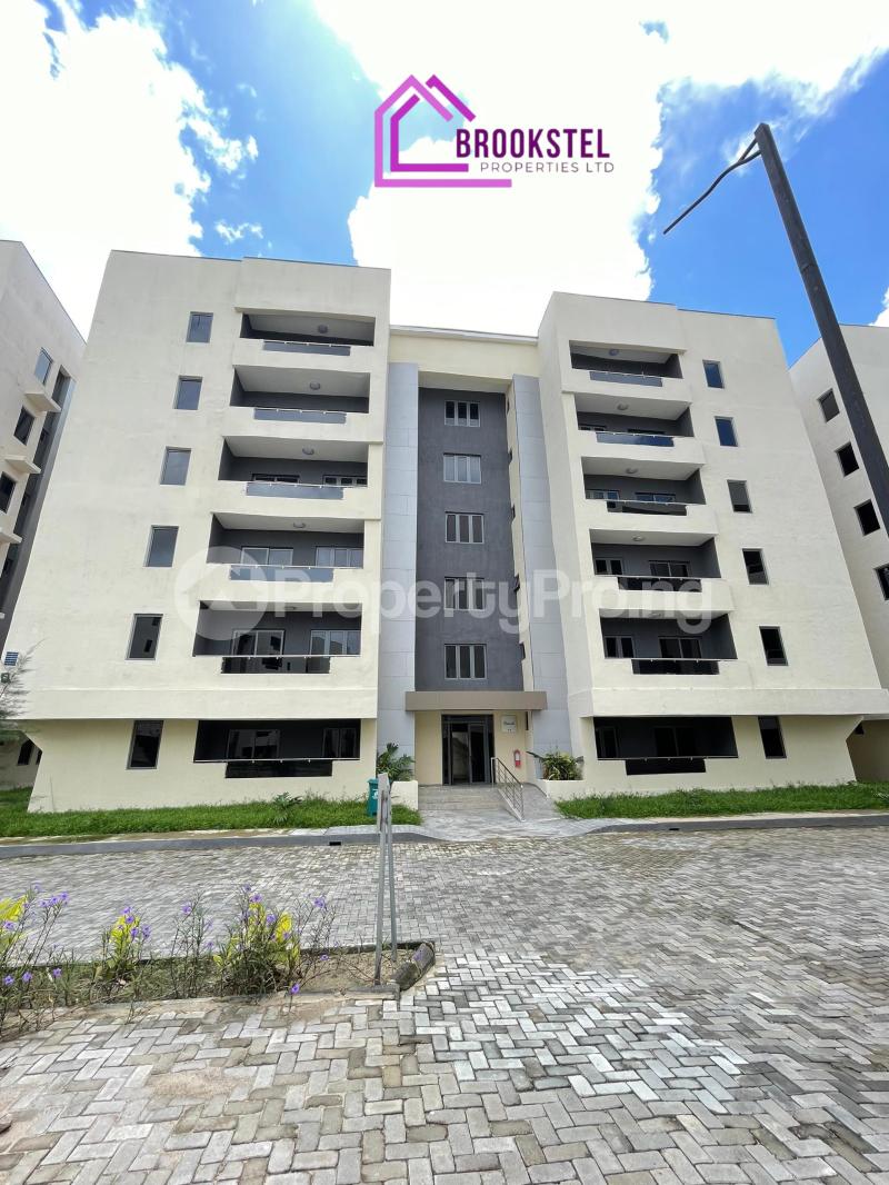 3 bedroom Flat / Apartment for sale  Ogunlana Surulere Lagos
