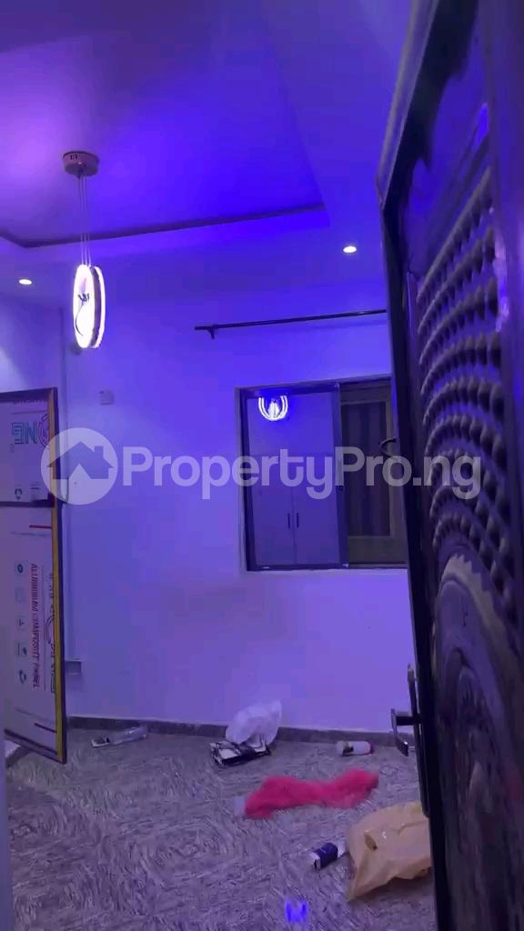 1 bedroom Flat / Apartment for rent Off Market Str Shomolu Lagos