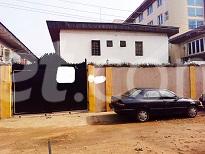 3 bedroom Commercial Property for rent 4 Oluwatoyin Street. Onipanu Shomolu Lagos