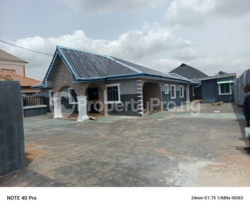 3 bedroom House for sale Oluwo New Ife Road Alakia Ibadan Oyo
