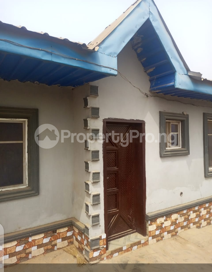 2 bedroom House for rent A3 Close To Iyana Bodija Express, Agidigbo F.m Ibadan Oyo