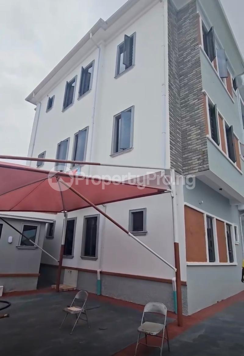 3 bedroom Flat / Apartment for sale  Ogunlana Surulere Lagos