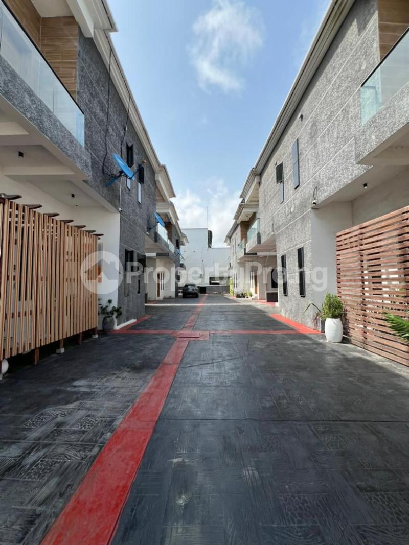 4 bedroom House for rent Orchid Road Lekki Lagos