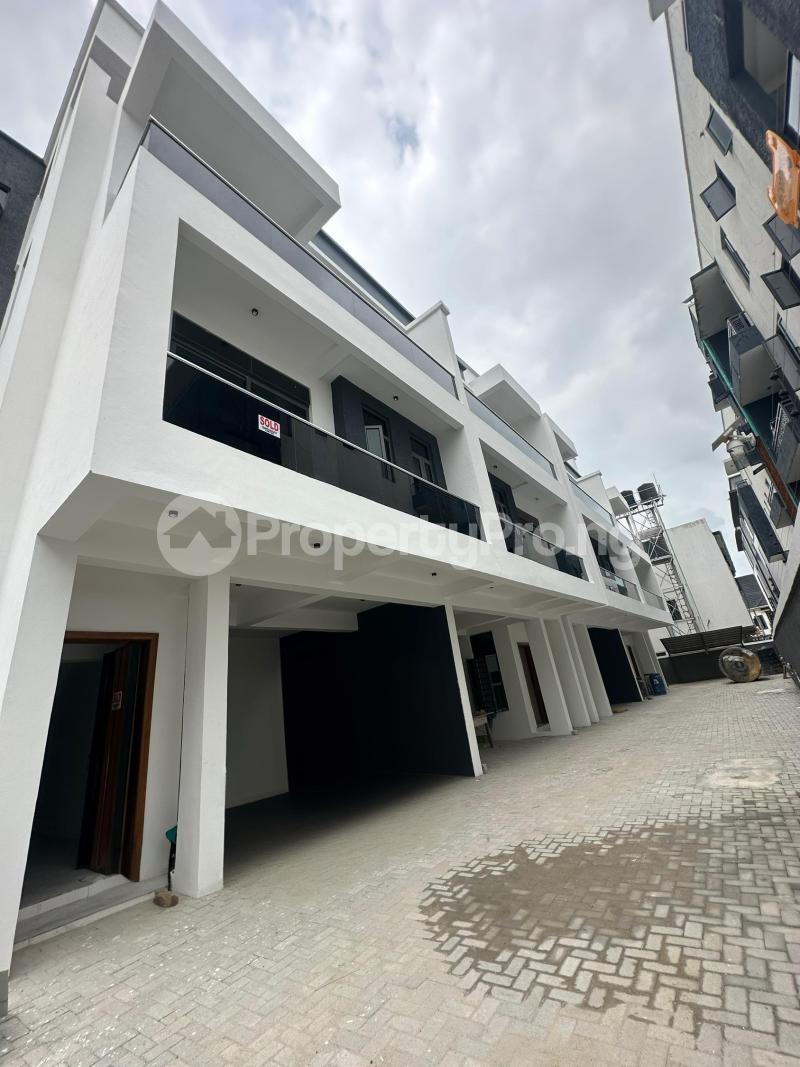 4 bedroom House for sale Ologolo Lekki Lagos