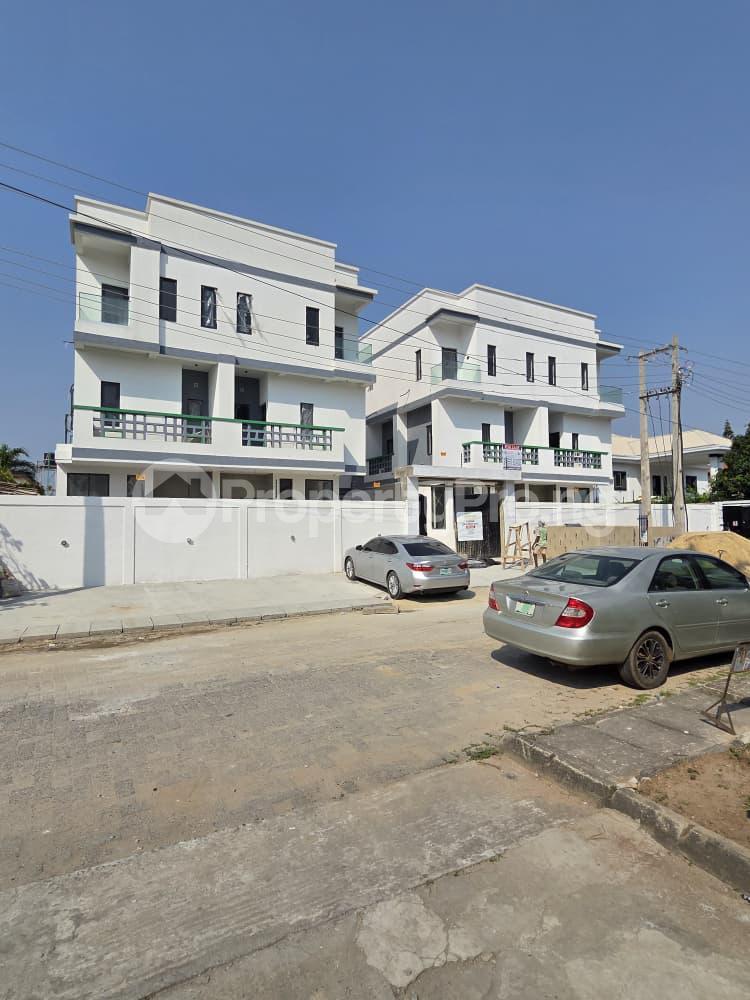 4 bedroom House for sale Admiralty Road Lekki Lagos