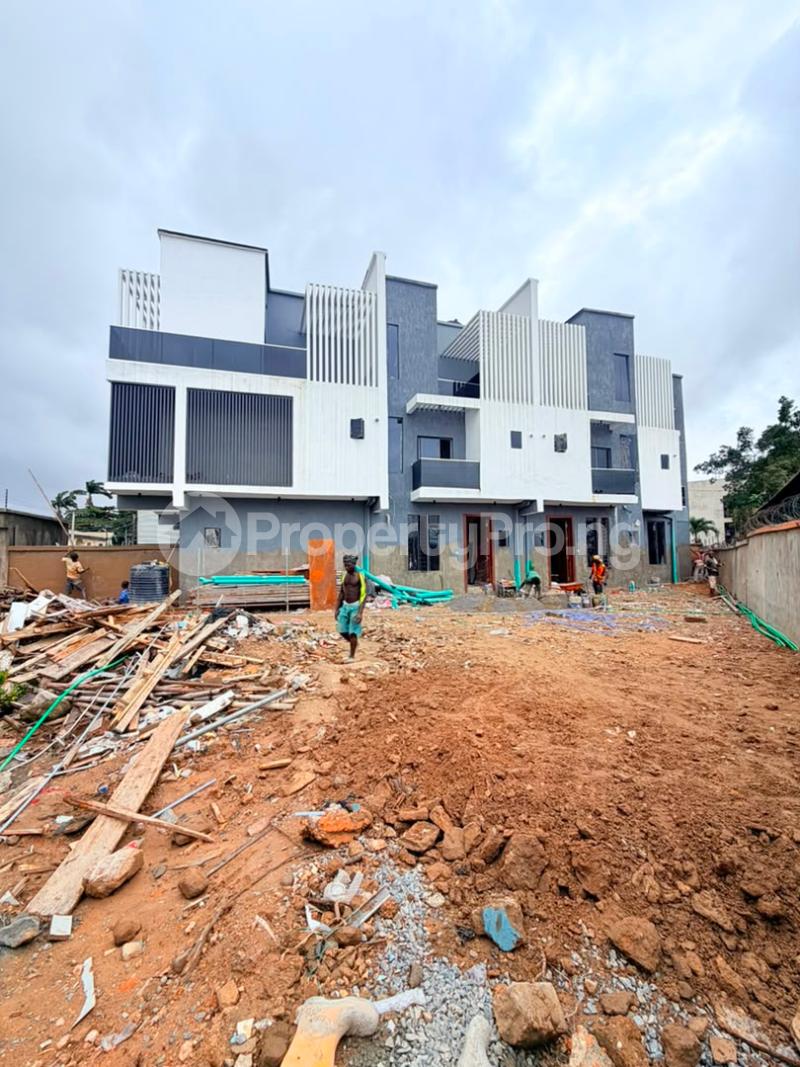 4 bedroom House for sale Eric moore Surulere Lagos