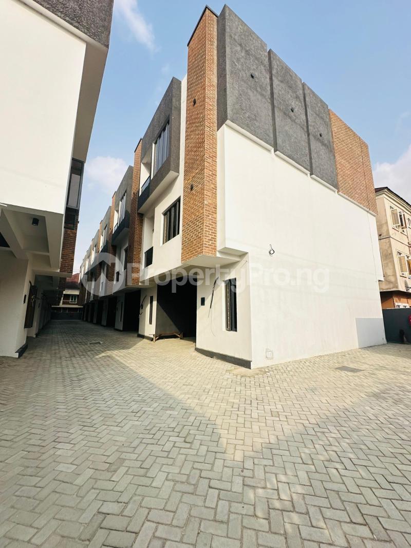 4 bedroom House for sale Ologolo Lekki Lagos