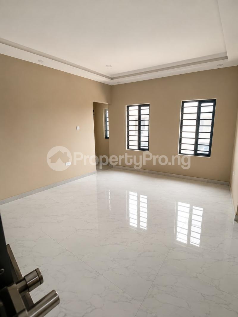 3 bedroom Flat / Apartment for rent Off Shipeolu Road Shomolu Lagos