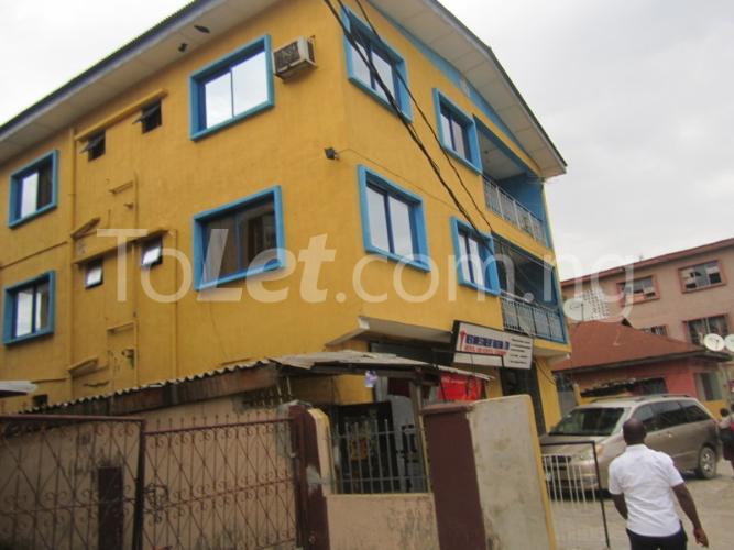 3 bedroom Flat / Apartment for rent 43, Ishaga Road Surulere Surulere Lagos