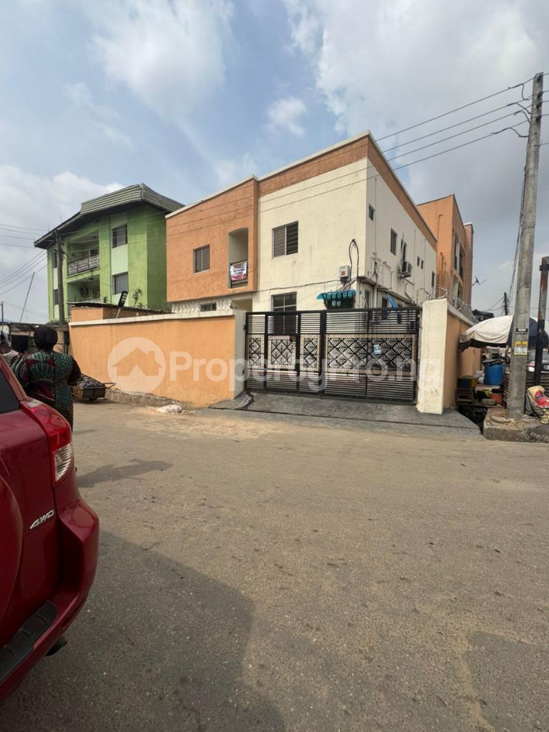 Flat / Apartment for sale Akilo Street, Ladilak Shomolu Lagos