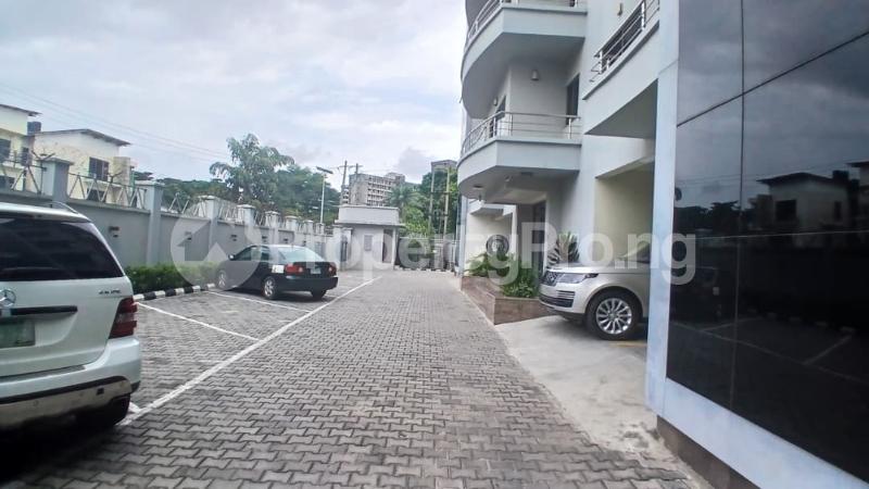 3 bedroom Flat / Apartment for sale Off Oba Adeyinka Oyekan Avenue Ikoyi Lagos