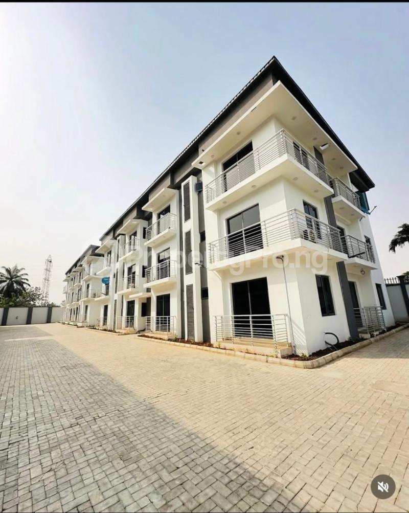 3 bedroom Flat / Apartment for sale Onigbongbo Mende Maryland Lagos