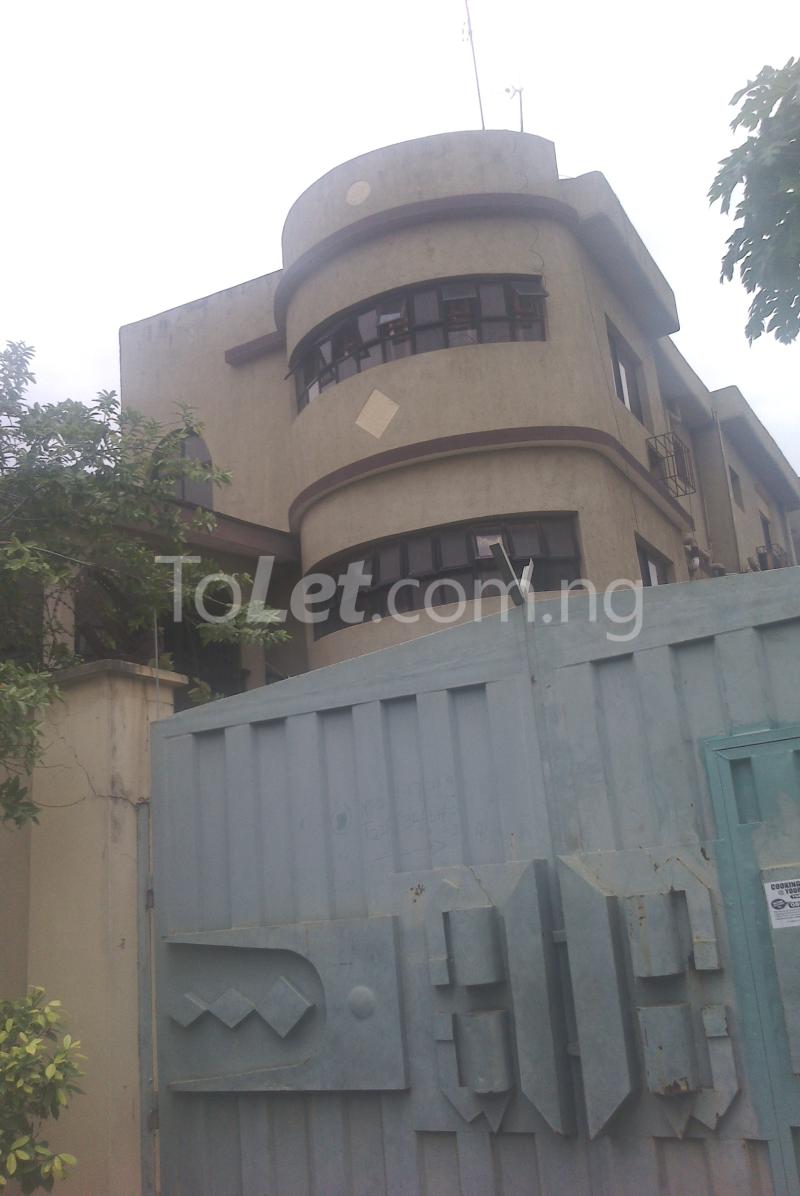 3 bedroom Flat / Apartment for rent   Ago palace Okota Lagos