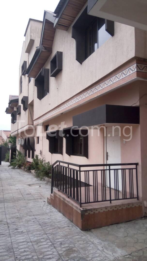 4 bedroom House for rent 27 Jaiye Oyedotun Magodo Kosofe/Ikosi Lagos