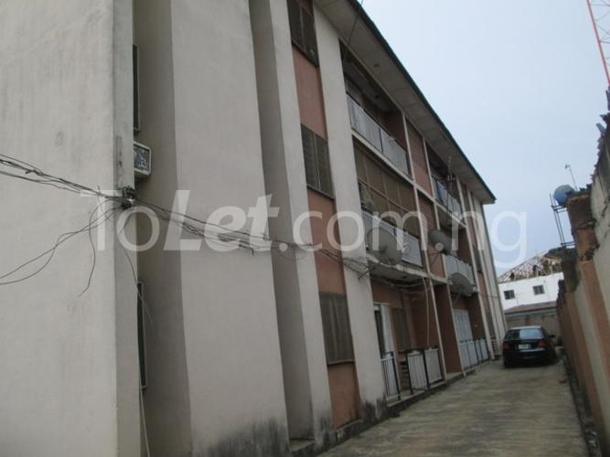 3 bedroom Flat / Apartment for rent Banana Close Oshodi Expressway Oshodi Lagos