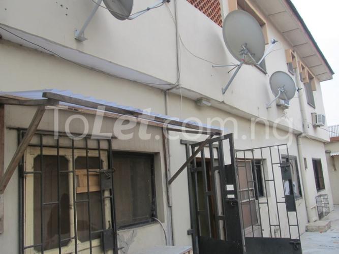 3 bedroom Flat / Apartment for rent Agege Street Oshodi Expressway Oshodi Lagos