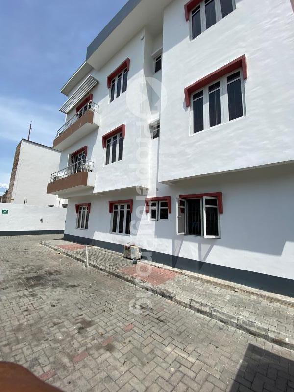 3 bedroom Flat / Apartment for rent Rock Drive Off Admiralty Lekki Phase 1 Lekki Lagos