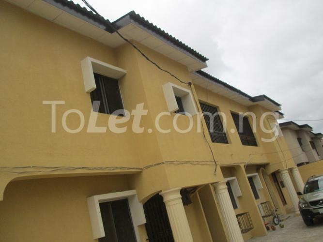 3 bedroom Flat / Apartment for rent Aina Jegede Close Oshodi Expressway Oshodi Lagos