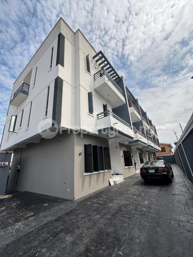 4 bedroom House for sale Omole Phase 2 Extension Ojodu Lagos