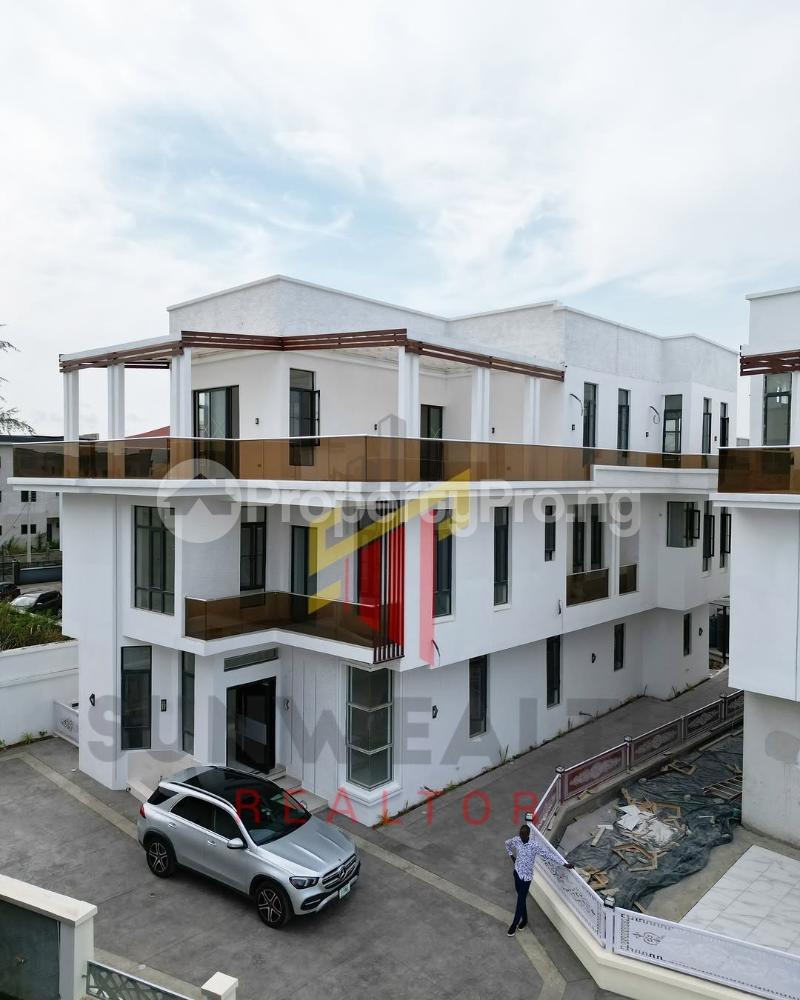 5 bedroom House for sale Pinnock Beach Osapa london Lekki Lagos