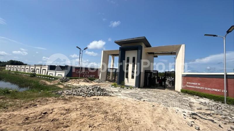 Land for sale Oakley Court In Eleko Closes To The Junction Other Nearby Landmarks: * Lekki Deep Seaport * Pan Atlantic University * Eleko Beach * Lagos Calabar Coastal Road * Alaro City * Proposed Lekki International Airport Eleko Ibeju-Lekki Lagos