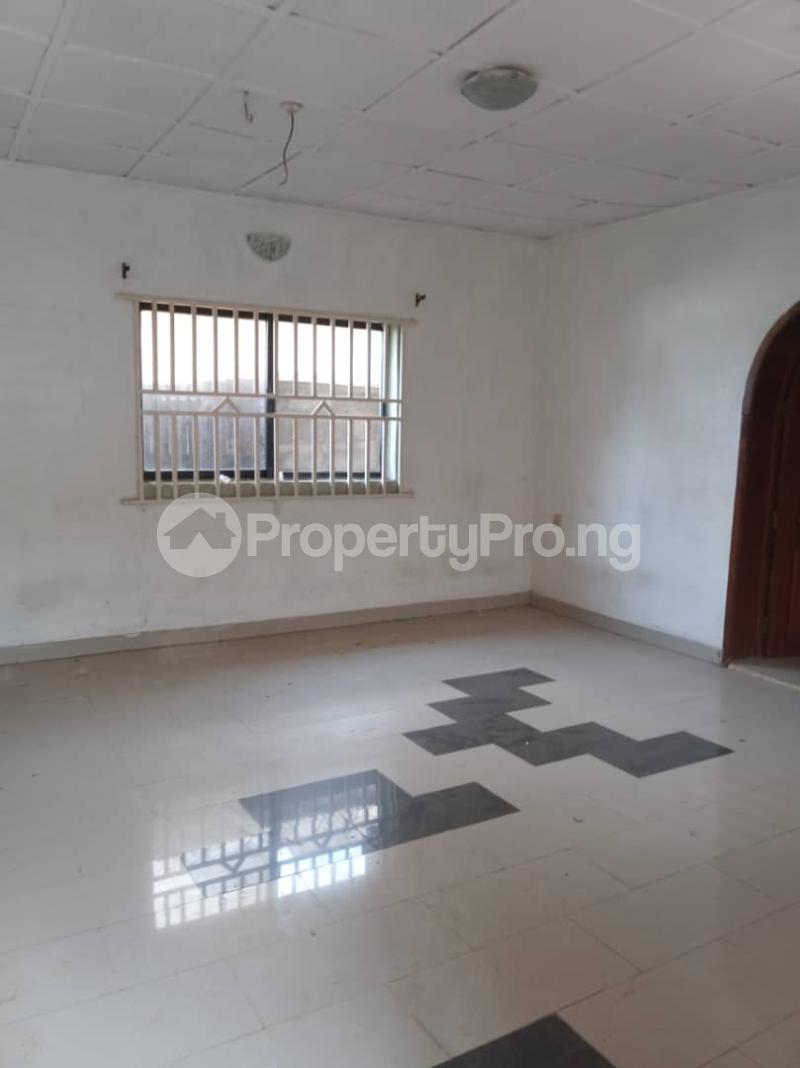 3 bedroom House for rent Denro/ishsasi Area (ogun State Side Of Ojodu Berger) Berger Ojodu Lagos