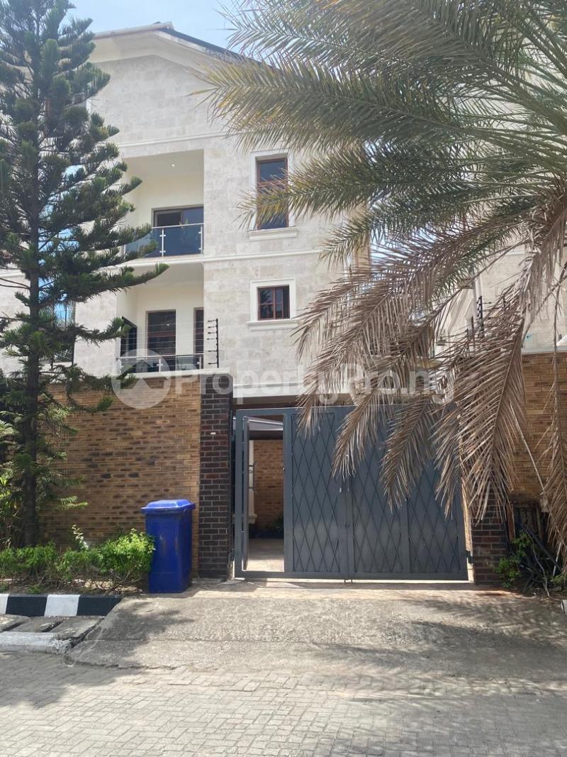 4 bedroom House for rent Off Banana Road Ikoyi Lagos