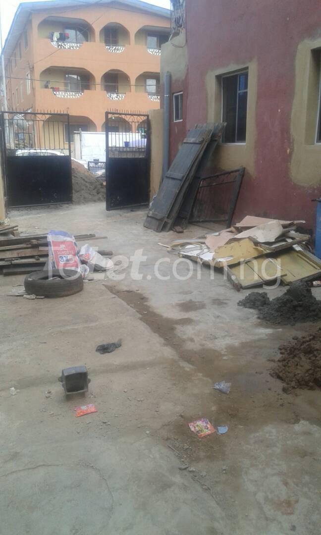1 bedroom Flat / Apartment for rent   Alagomeji Yaba Lagos
