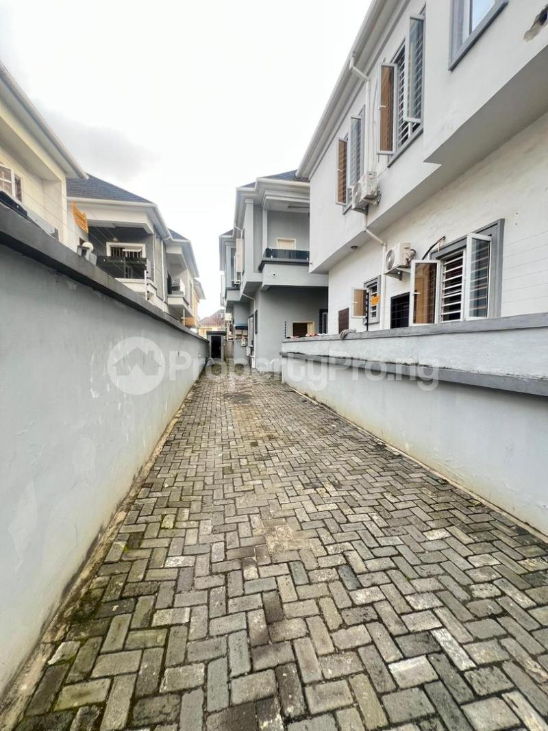 4 bedroom House for rent White Oak Estate Ologolo Lekki Lagos