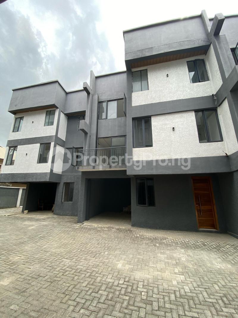 4 bedroom House for rent Chomley Court Agungi Lekki Lagos