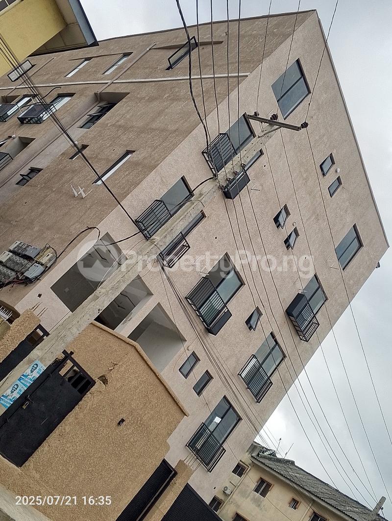 1 bedroom Flat / Apartment for rent Ajayi Anthony St Gated St Onike Yaba Lagos - 8
