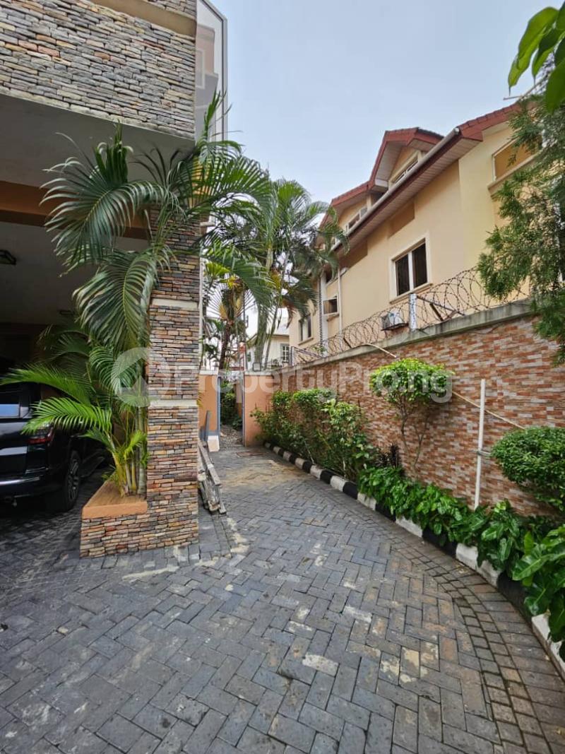 2 bedroom House for rent Parkview Estate, Ikoyi Lagos State. Parkview Estate Ikoyi Lagos