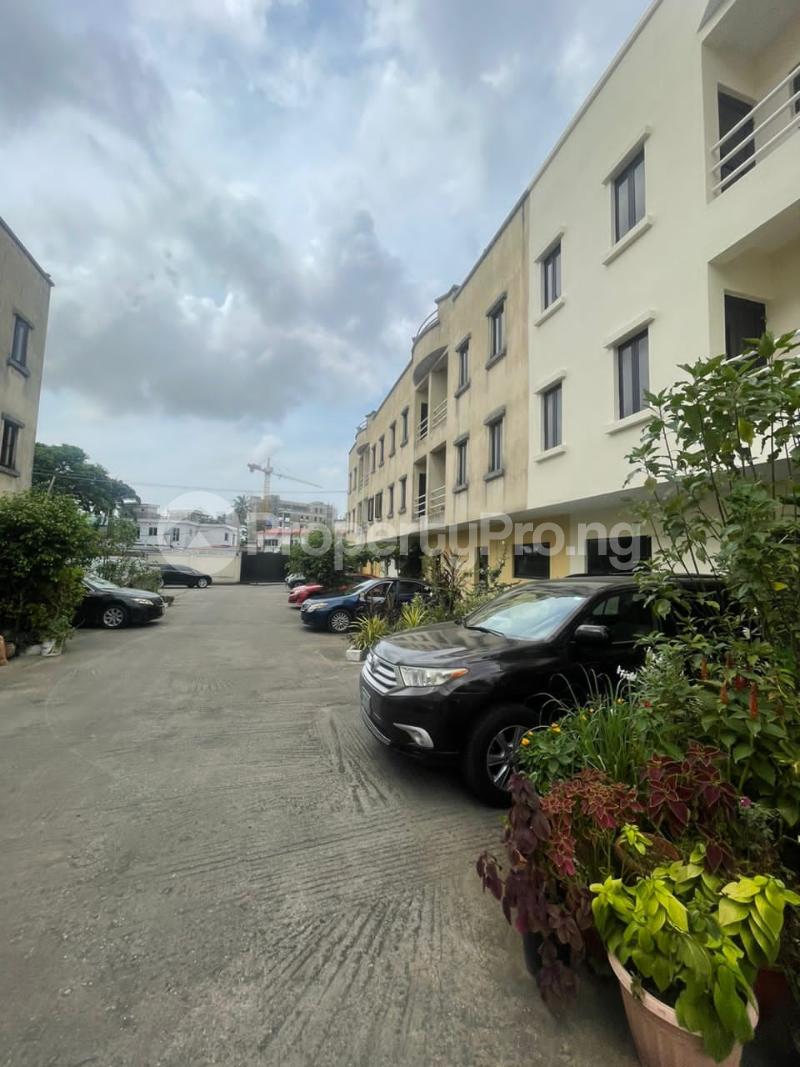 3 bedroom House for rent Off Awolowo Way, Ikoyi Lagos
