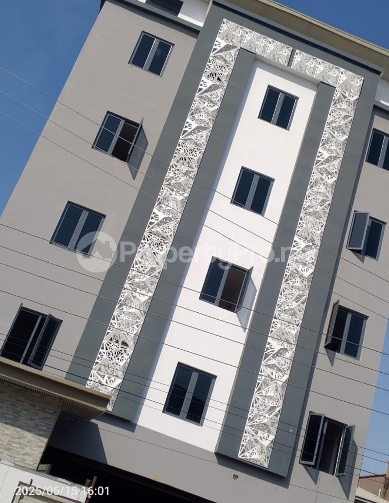 3 bedroom Flat / Apartment for rent Alagomeji Yaba Lagos