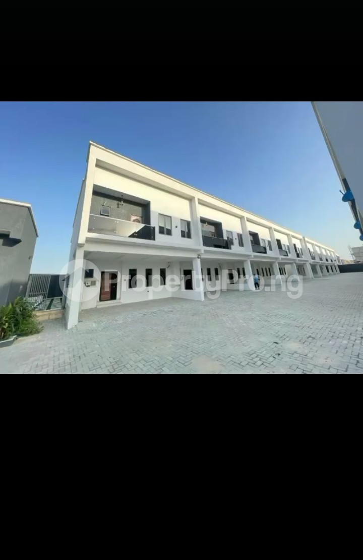 4 bedroom House for sale Mobil Road Ilaje, Lekki Lagos