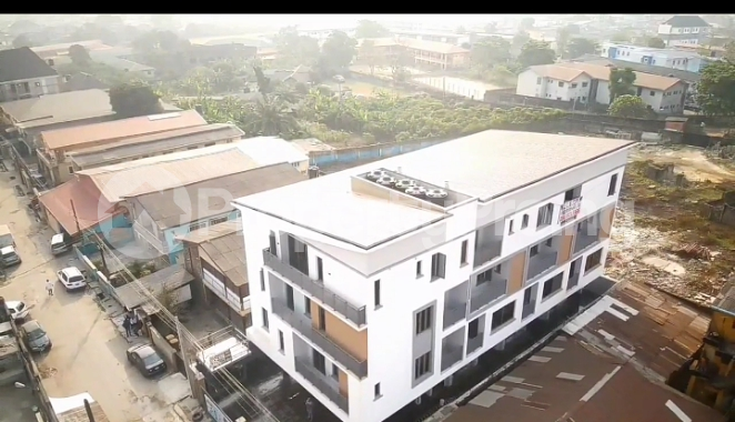 4 bedroom Flat / Apartment for sale Obanikoro Mainland Lagos State. Obanikoro Shomolu Lagos