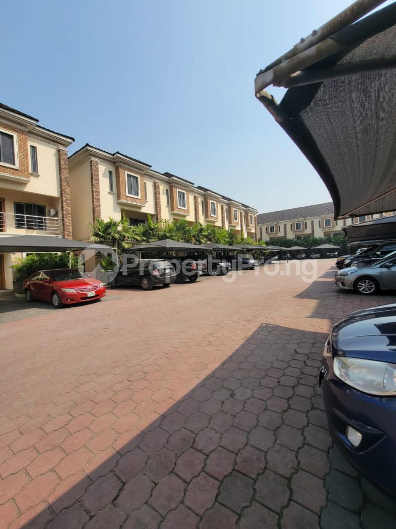 4 bedroom House for rent By Madiba Ikate Lekki Lagos