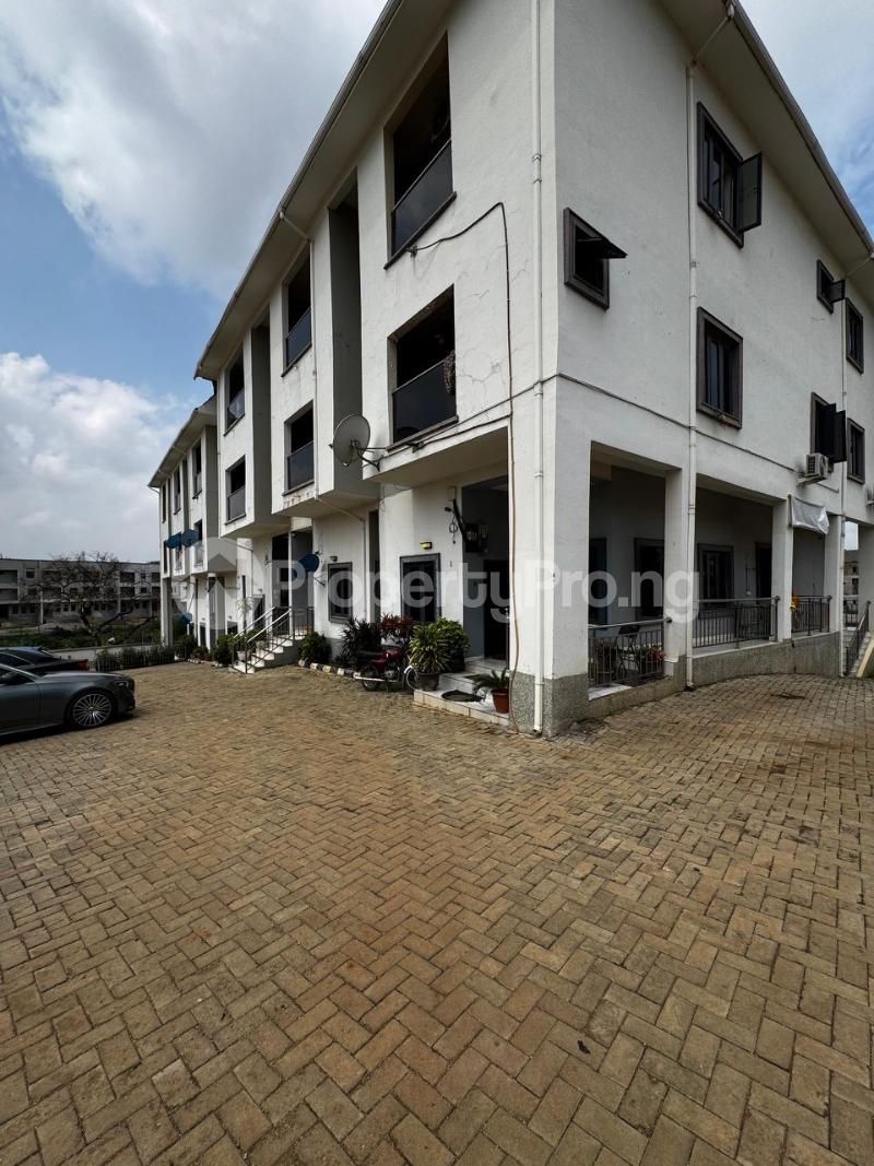 4 bedroom House for rent By Amor Hotel Katampe Main Abuja