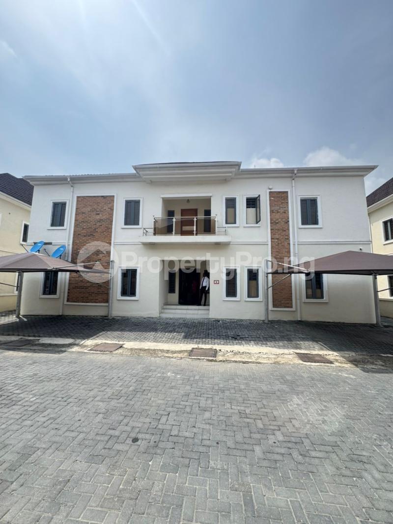 6 bedroom House for sale Metro Estate , General Paint Bus Stop, Lekki Expressway, Sangotedo Ajah Lagos