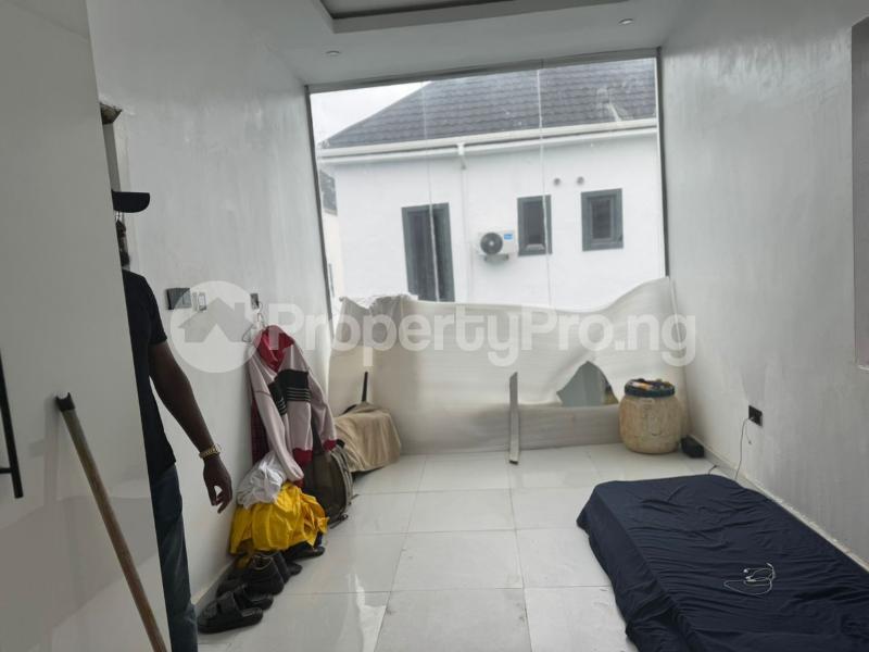 1 bedroom Flat / Apartment for rent Behind Pinnock Estate Osapa london Lekki Lagos