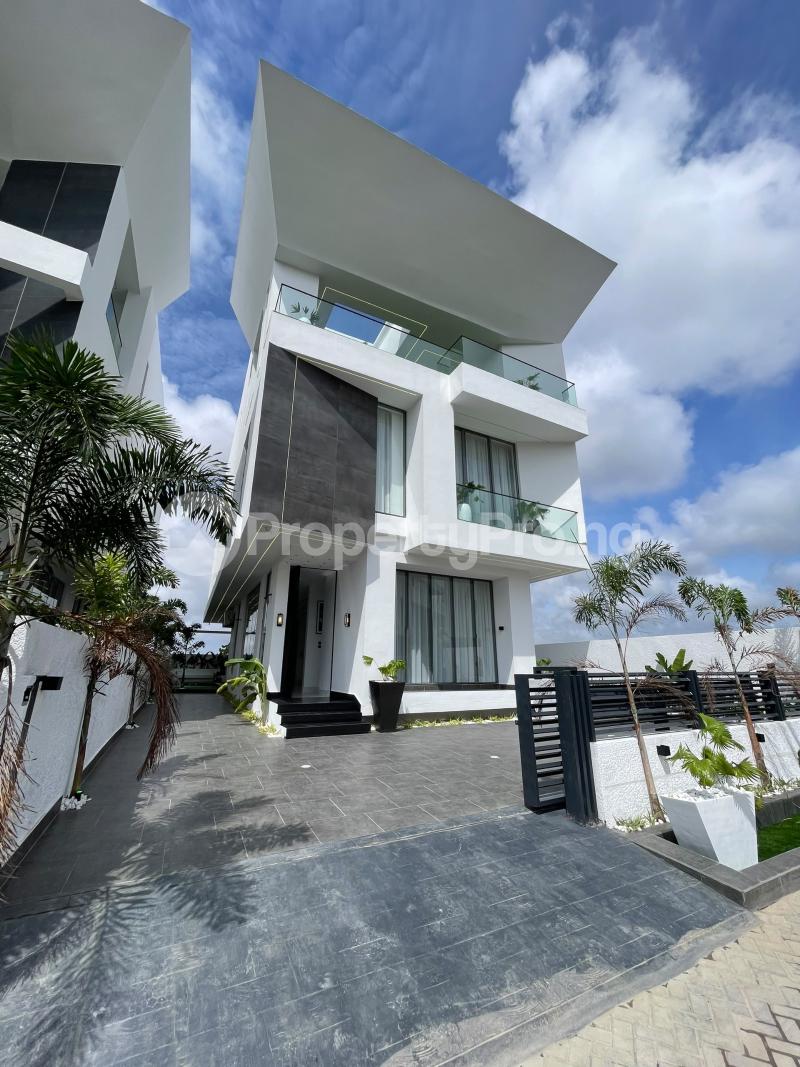 5 bedroom House for sale Private Estate Osapa london Lekki Lagos