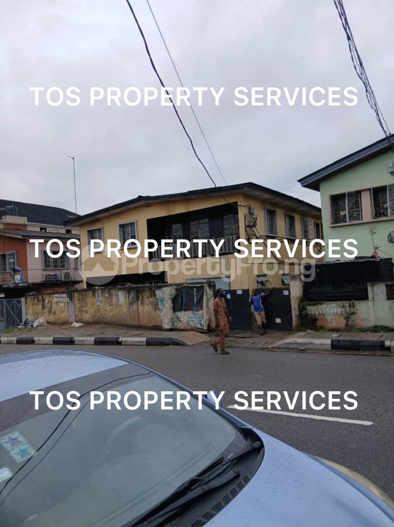 House for sale On A Busy Road @ Palmgrove, Off Ikorodu Road Palmgrove Shomolu Lagos