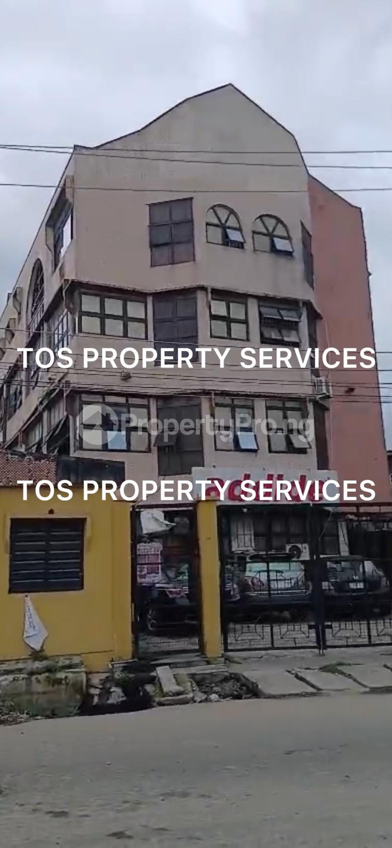House for sale Along Bajulaiye Road Shomolu Shomolu Lagos