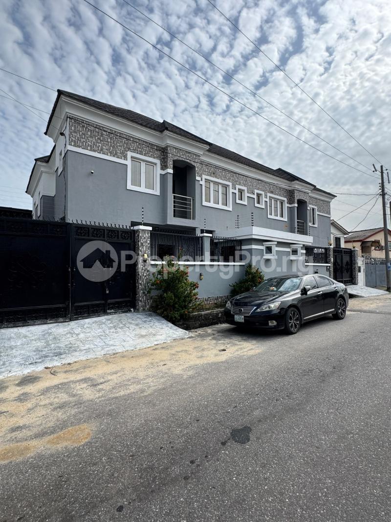 4 bedroom House for sale Surulere Lagos