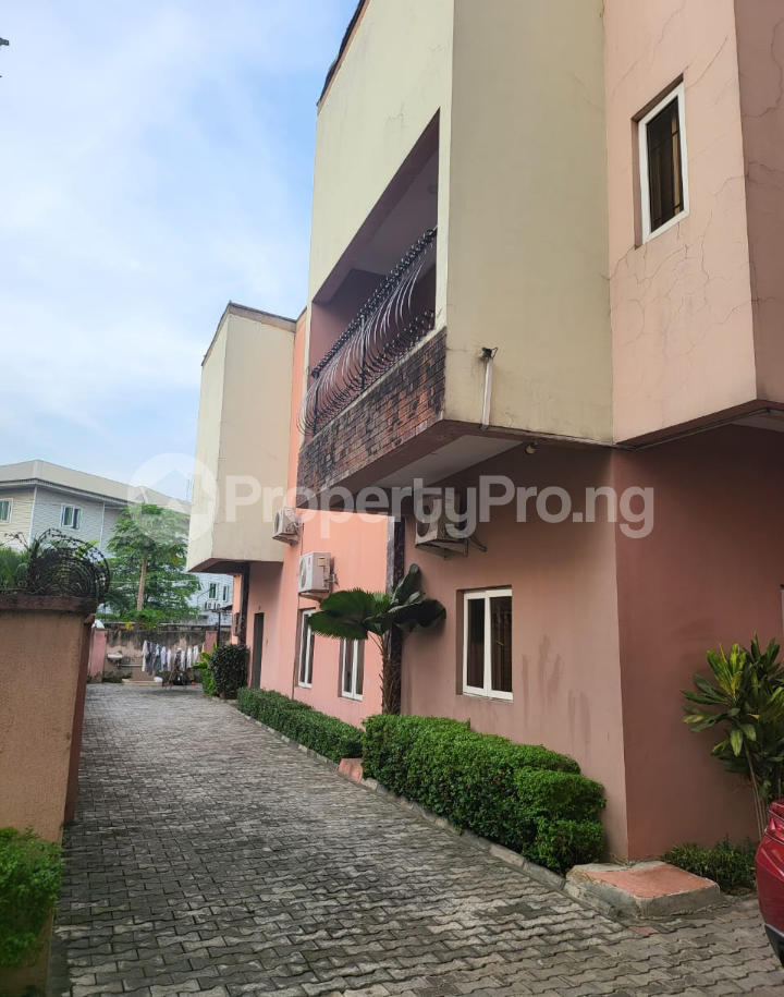 5 bedroom House for sale Connal Road, Yaba Lagos