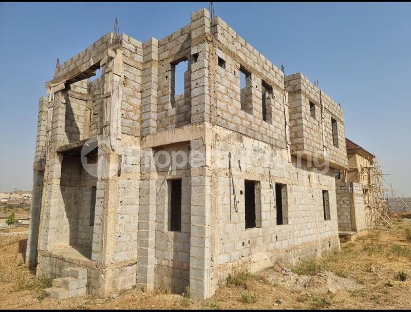 4 bedroom House for sale Along Von Garden Estate Road, Lugbe Abuja