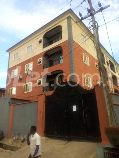 3 bedroom Flat / Apartment for rent Behind Modupe Estate. Fola Agoro Yaba Lagos