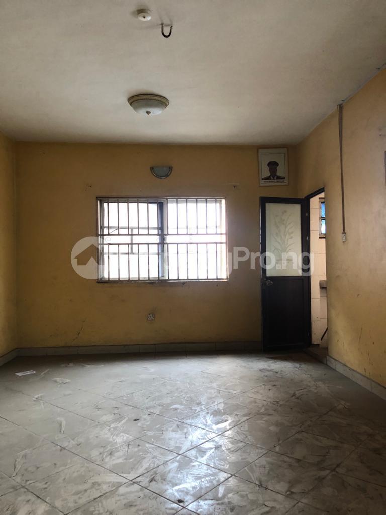 3 bedroom Commercial Property for rent Alagomeji, Yaba, Lagos. Alagomeji Yaba Lagos