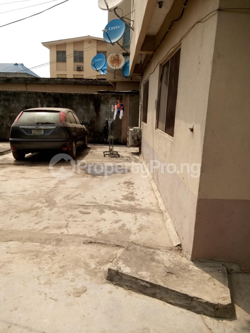 3 bedroom Flat / Apartment for rent Off Chief Natufe Bode Thomas Surulere Lagos