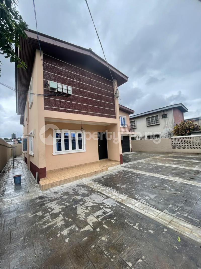 4 bedroom House for rent Rotary Estate Iyana, Isolo Isolo Lagos